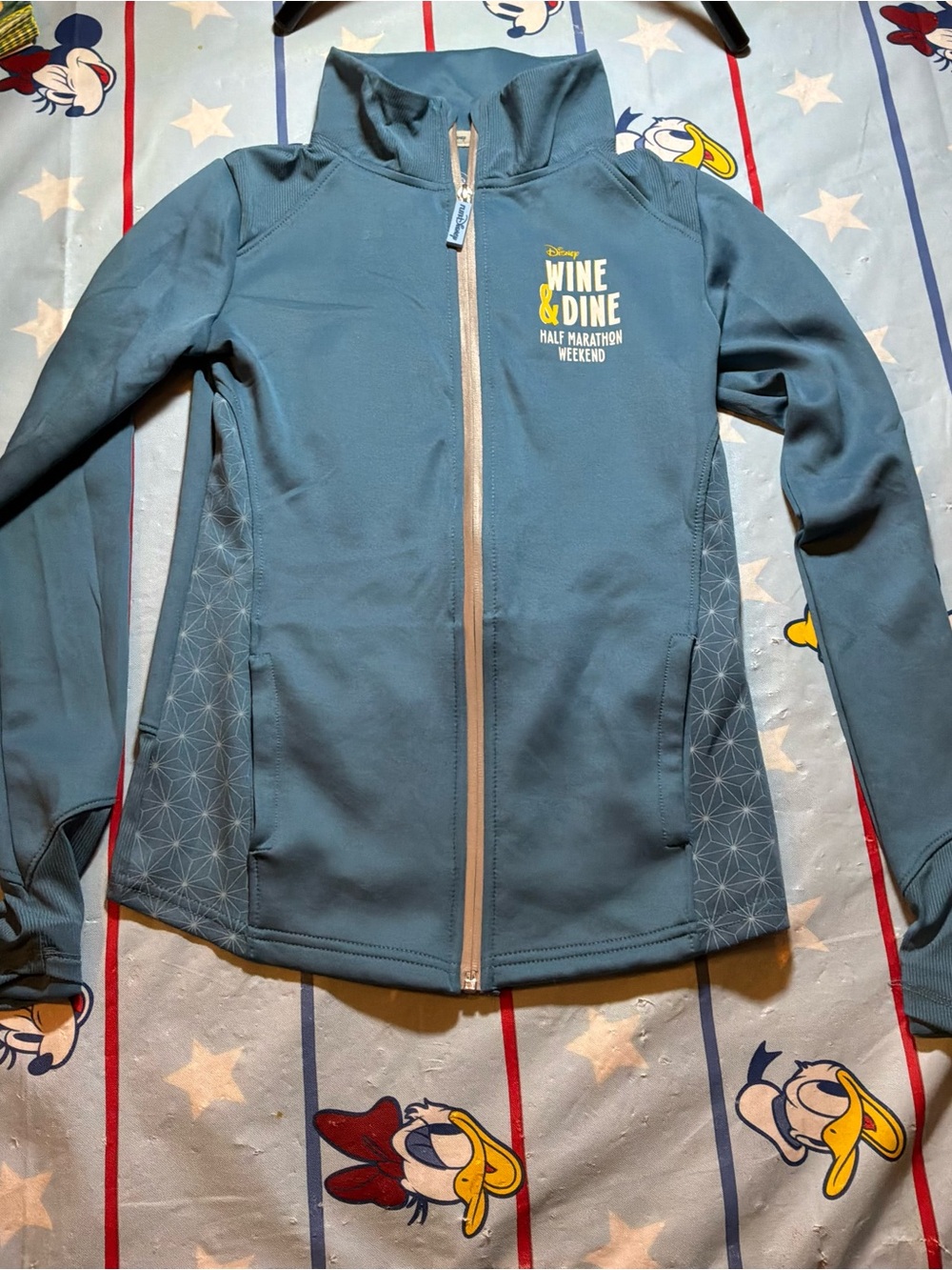Run disney wine & dine 2024 half marathon weekend jacket adult size XS